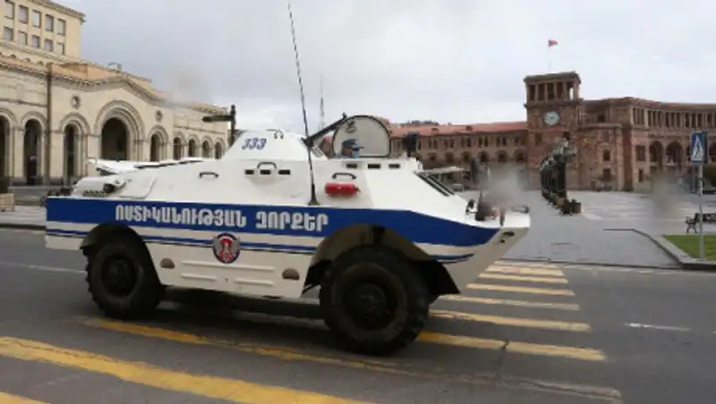 В Армении продлили режим ЧП еще на месяц