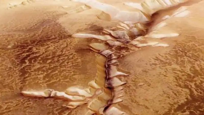 Ученые рассказали о возможной причине исчезновения воды на Марсе