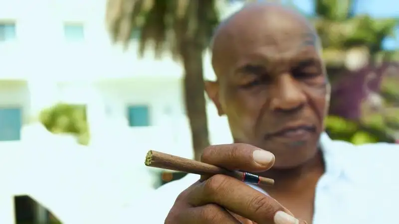 Майк Тайсон назвал имя лучшего боксера современности