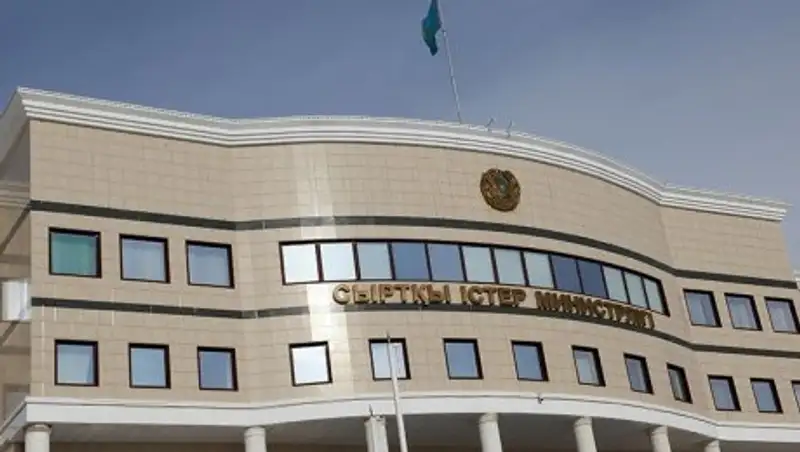 Рассылку о "казахстанце и колумбийке" прокомментировали в МИД