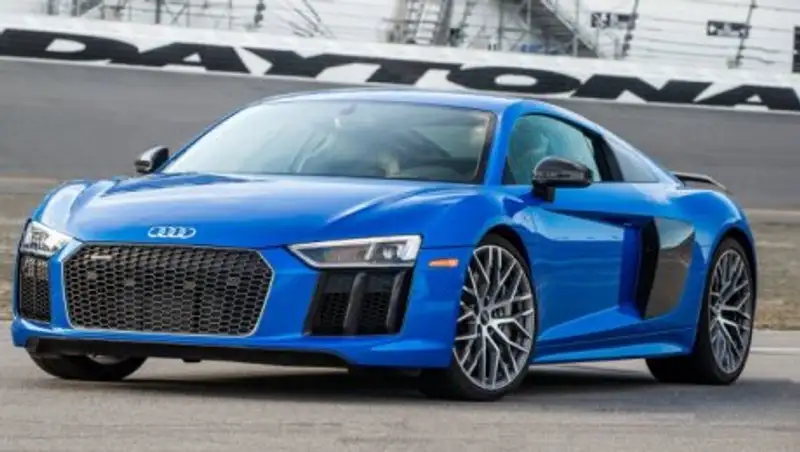 Во Франкфурт едет заднеприводное купе Audi R8