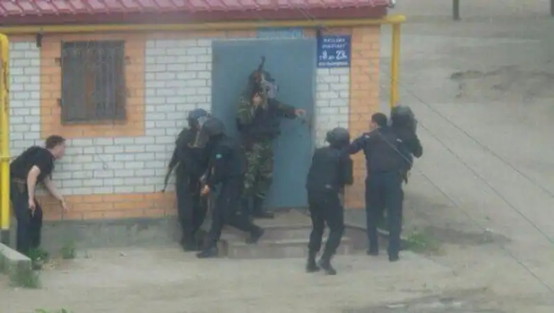 МВД РК: В Актобе убиты трое нападавших, один задержан, один ранен