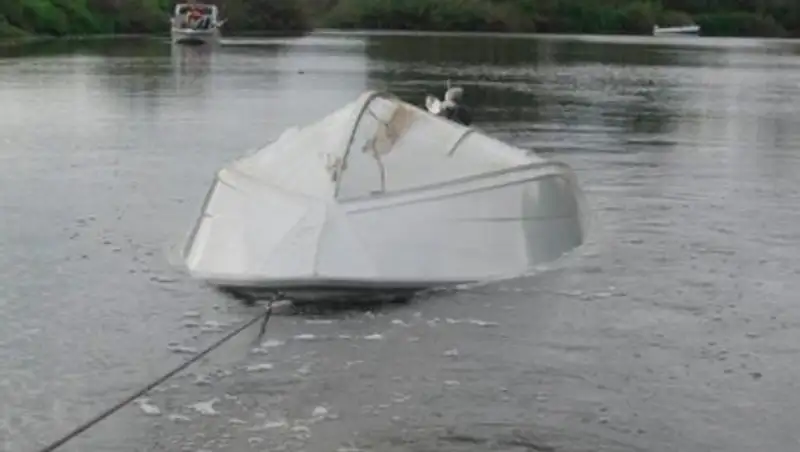 В СКО пропавший рыбак несколько суток дрейфовал на перевернутой лодке