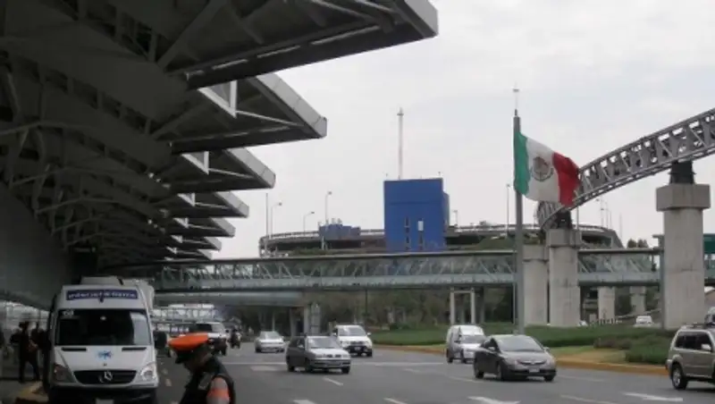 Самолет из отряда президента Мексики выехал за пределы ВПП в Мехико