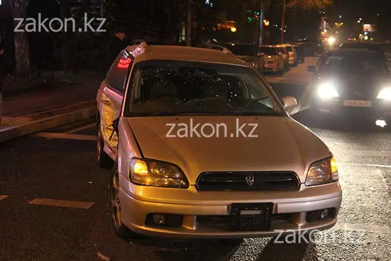 Водитель Мерседеса протаранил Субару, водитель которого поздно совершил левый поворот (фото) Водитель Мерседеса протаранил Субару, водитель которого поздно совершил левый поворот (фото), фото - Новости Zakon.kz от 07.11.2013 18:43