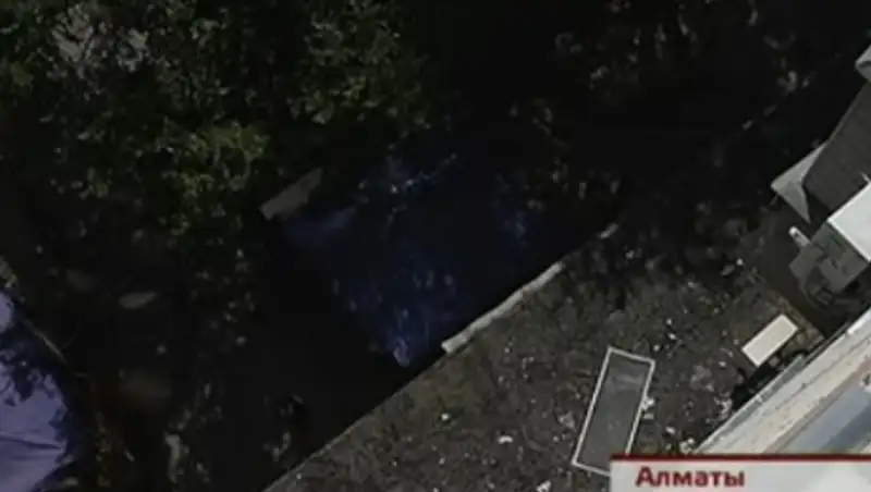 Подробности жуткой трагедии в Алматы: 8-летняя девочка пыталась удержаться