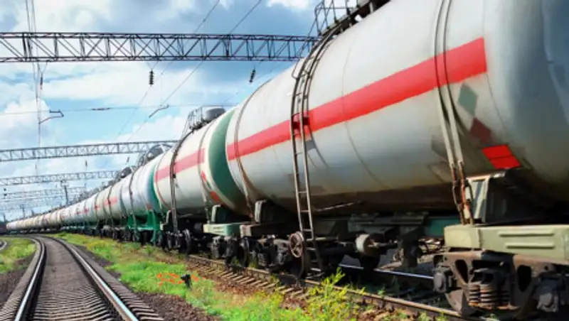 Казахстан ввел запрет на ввоз бензина из России