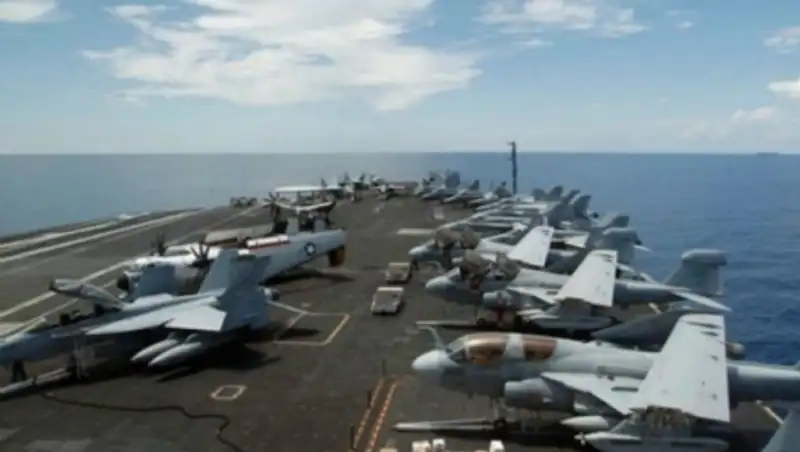 Китайские истребители перехватили американский самолет-разведчик