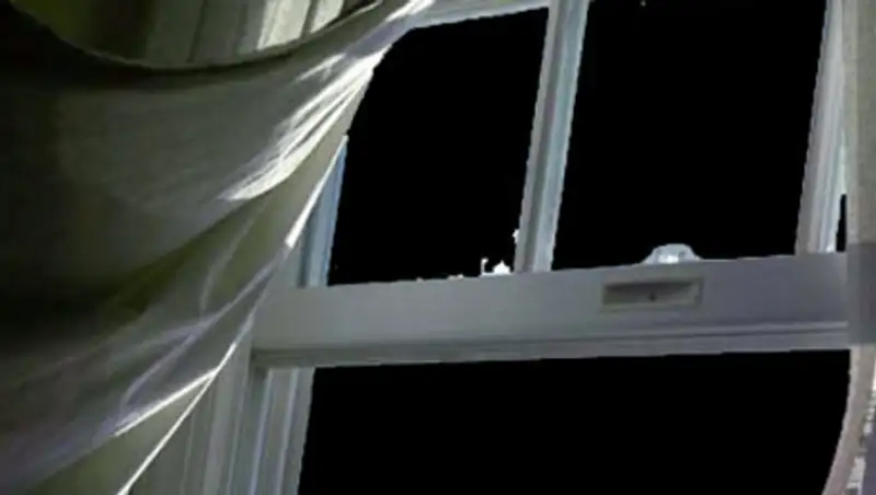 В Шымкенте трехлетний ребенок выпал с пятого этажа