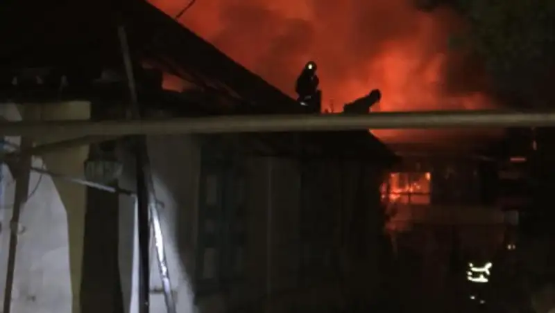 В Алматы сгорели три частных дома