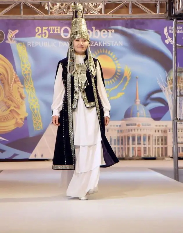 В Пакистане прошел показ казахстанской моды, фото - Новости Zakon.kz от 27.10.2023 15:59
