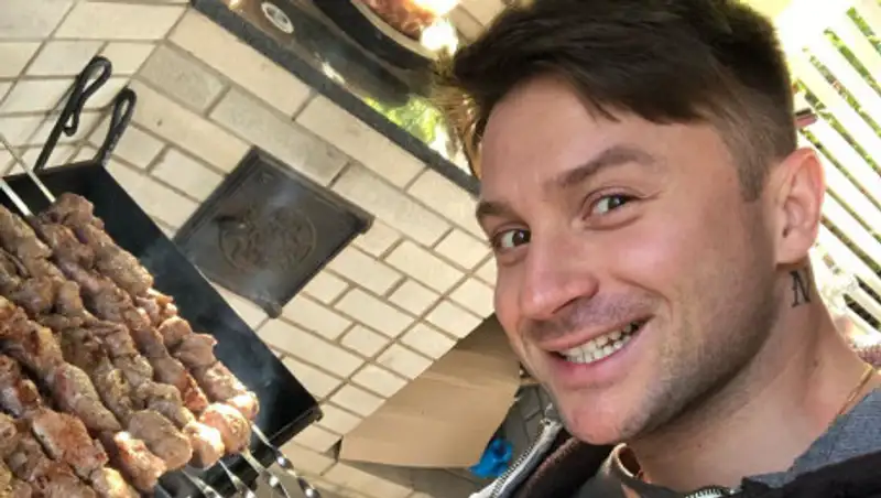 СМИ написали о рождении дочери у Сергея Лазарева