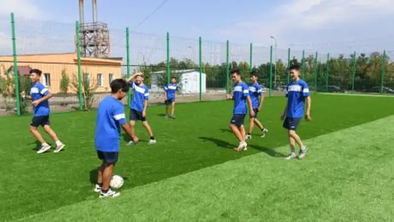 Более 70 футбольных полей при школах модернизируют в Алматы