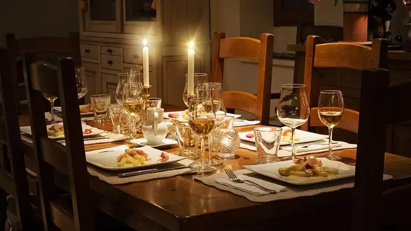 Как снизить чувство тяжести в животе во время новогодних праздников