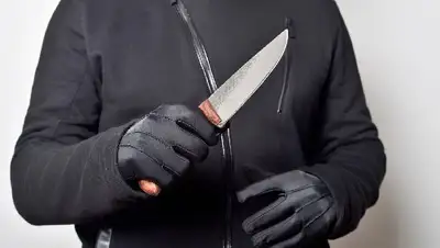 нож в руках , фото - Новости Zakon.kz от 07.04.2022 17:59