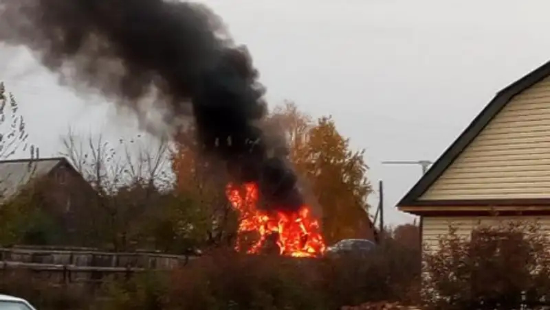 В Усть-Каменогорске на ходу загорелся автомобиль