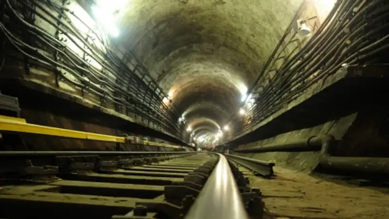 Москва: на Сокольнической линии метро произошел сбой в движении поездов