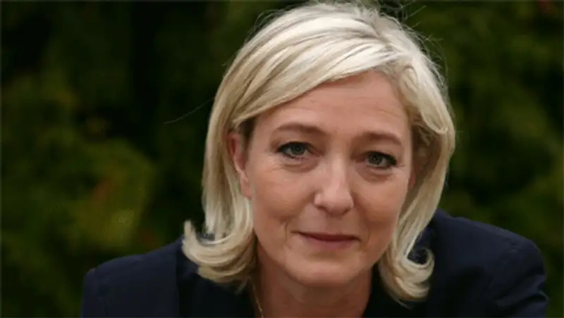 Активистки FEMEN призвали Марин Ле Пен раскаяться в фашизме