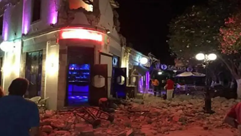 В Сети появились фото последствий землетрясения в Турции и Греции