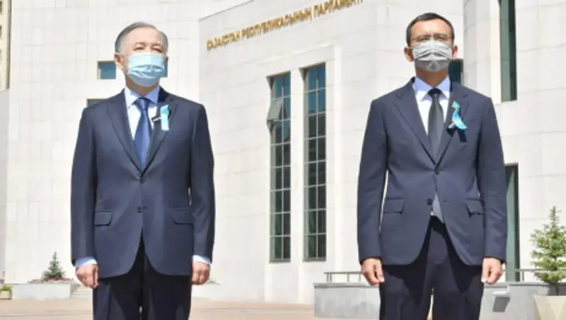 Нигматулин и Ашимбаев почтили память жертв пандемии коронавируса