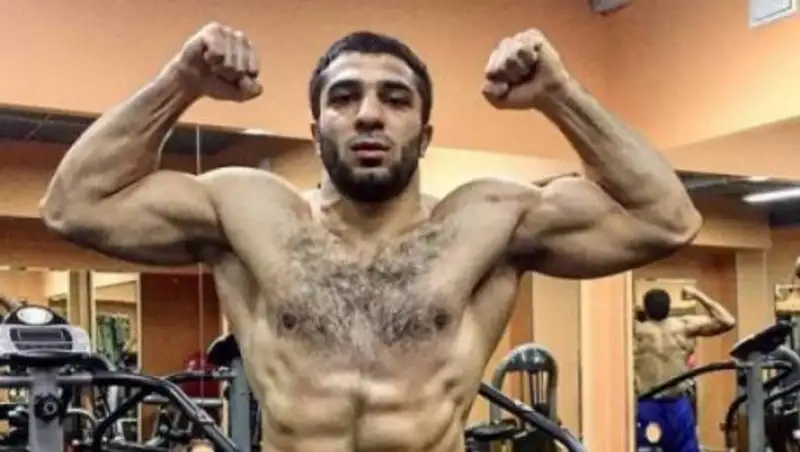 Казахстанский боксер Али Балоев победил нокаутом в первом раунде боя в Польше