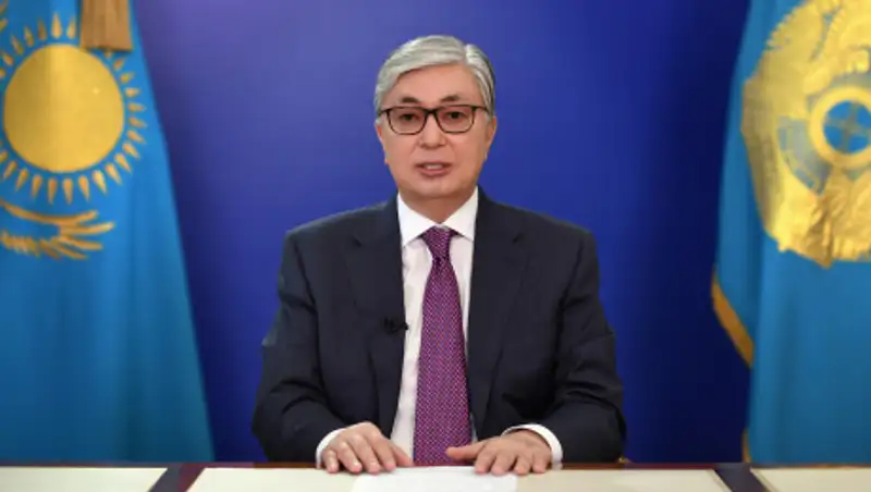 Токаев наградил иностранцев-пропагандистов наследия Абая