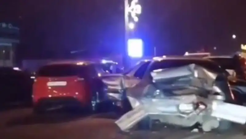 Сразу четыре автомобиля столкнулись в Алматы