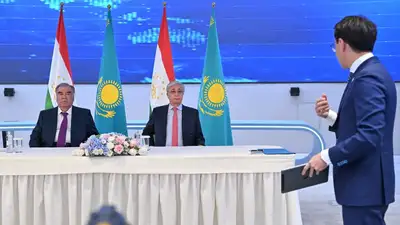 Что министр Мусин презентовал Токаеву и Рахмону, фото - Новости Zakon.kz от 26.08.2023 16:11