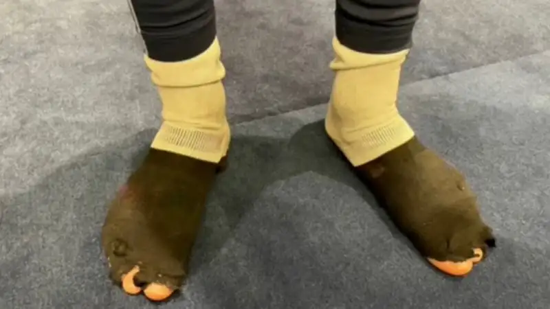 Лучший снайпер НХЛ Коннор Макдэвид играет в рваных носках