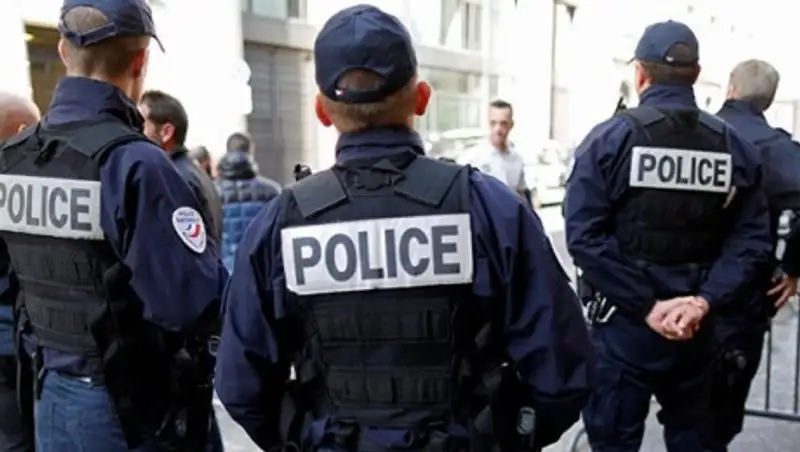 Французской полиции запретили удушение задержанных