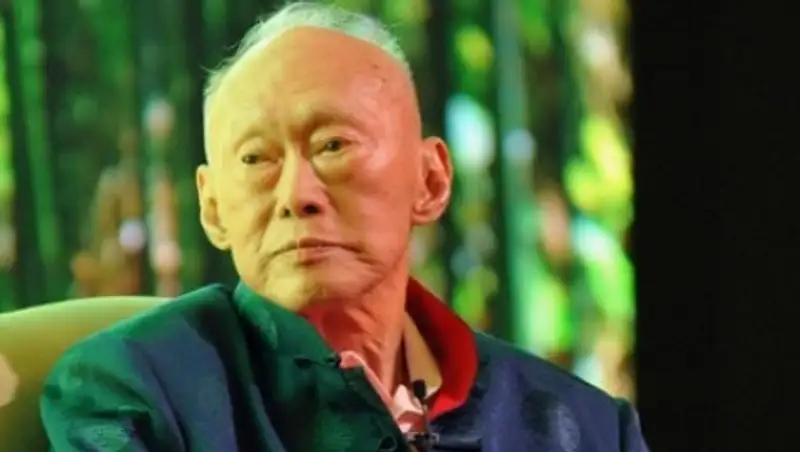 Власти Сингапура заявили о критическом состоянии бывшего главы кабмина Ли Куан Ю