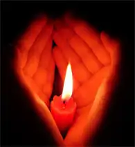 В Уральске жители зажгли свечи поминовения расстрелянных в Жанаозене, фото - Новости Zakon.kz от 21.12.2011 17:44