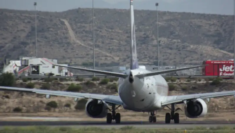 Пассажирский "Боинг" совершил экстренную посадку в Нью-Джерси