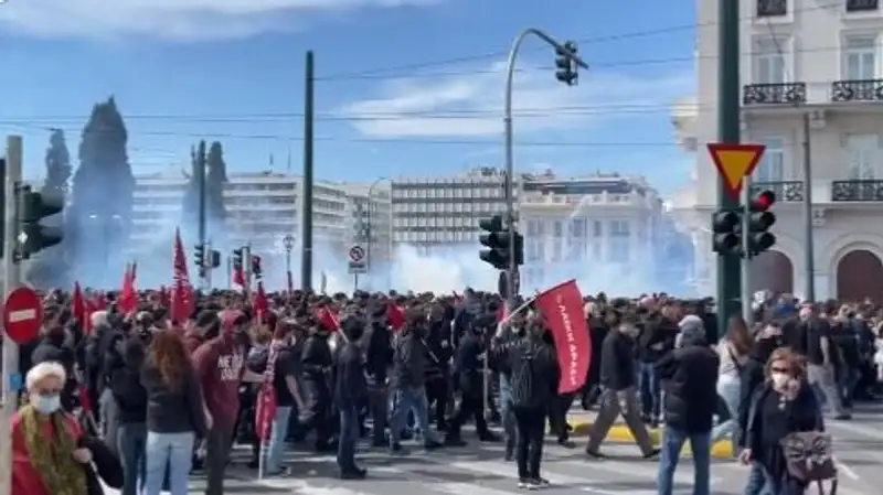 В Греции во время акций протеста пострадали несколько полицейских