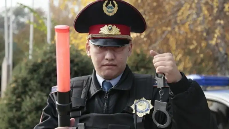 В Актобе трое молодых людей, устроили дебош в отделении полиции