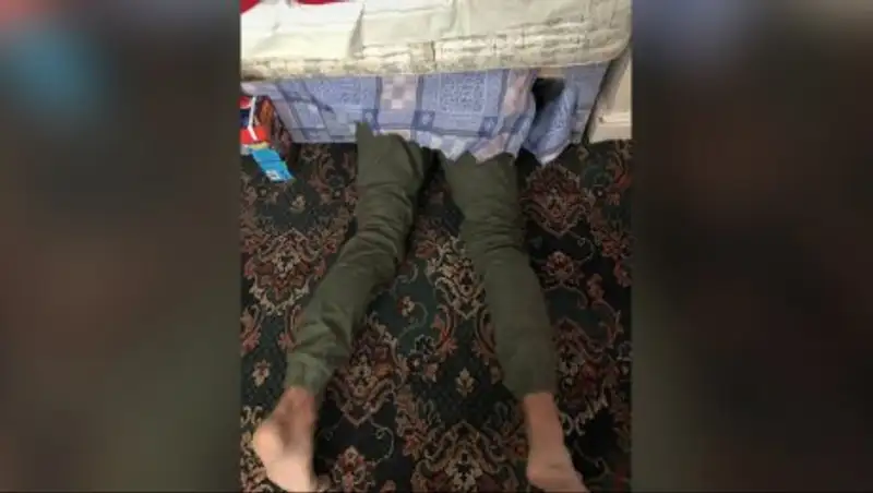 Маскировка: уровень - бог. Квартирный вор не очень удачно спрятался от полиции