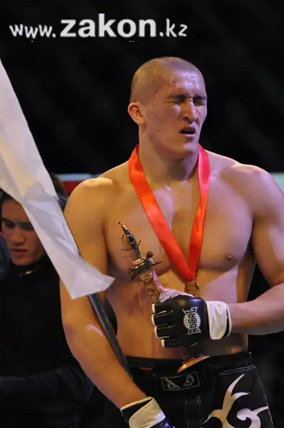 «Атилле» пришла «Смерть». Емельяненко выиграл в Алматы 18 бой в карьере (фото) «Атилле» пришла «Смерть». Емельяненко выиграл в Алматы 18 бой в карьере (фото), фото - Новости Zakon.kz от 22.12.2011 19:31