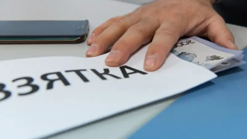 Директора школы подозревают в получении взятки в Нур-Султане