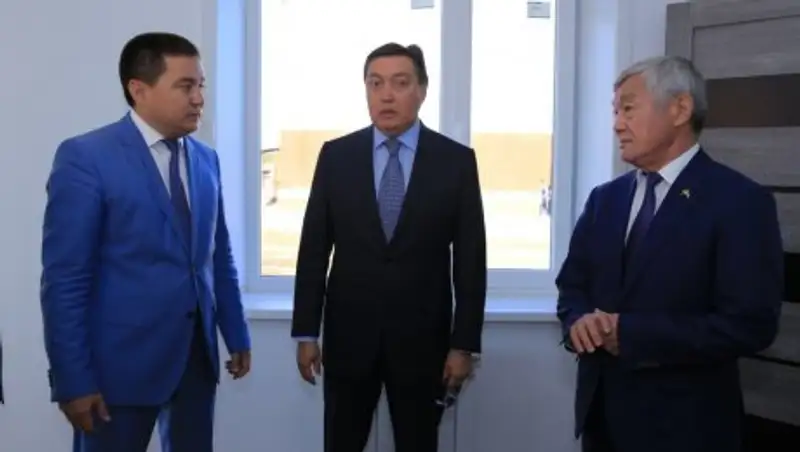 В Актобе Аскару Мамину показали первые жилые дома по программе «Нұрлы жер»