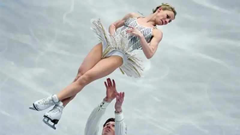 Российской фигуристке наложили десять швов после наезда партнера