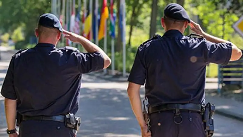 Голландским военным запретили появляться в общественном транспорте в форме