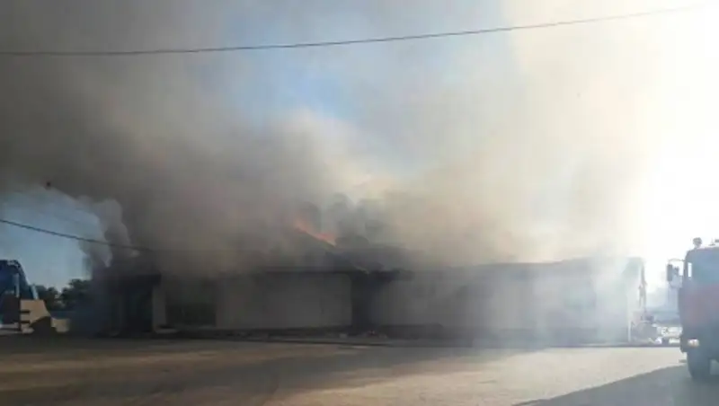 В Актау офицеры Нацгвардии спасли людей во время пожара