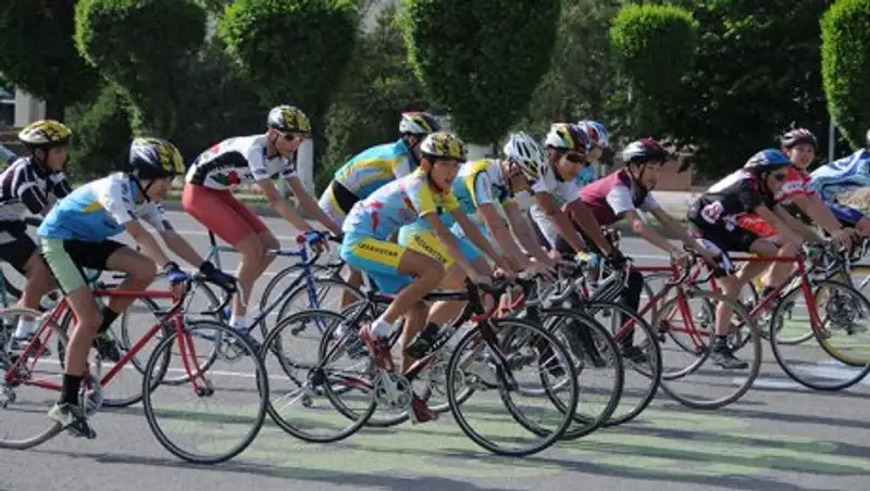 В Жамбылской области прошел велопробег, посвященный Дню защитника Отечества и 72 годовщине Победы в ВОВ