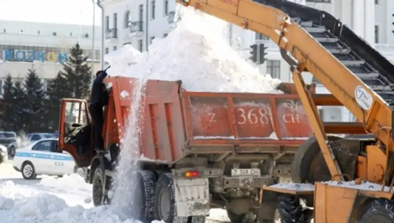 За три дня в Астане вывезено около 40 тысяч кубометров снега