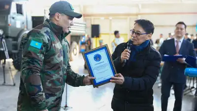 Министр обороны поздравил силача с новым рекордом, фото - Новости Zakon.kz от 20.03.2023 22:57