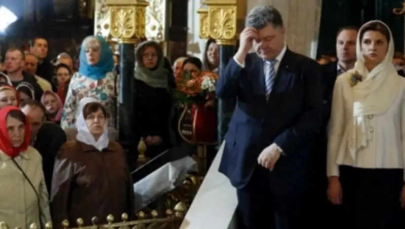 Порошенко призвал не стрелять во время Пасхи