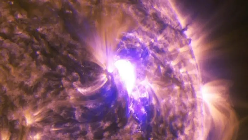Мощные вспышки на Солнце вызвали двухдневную магнитную бурю