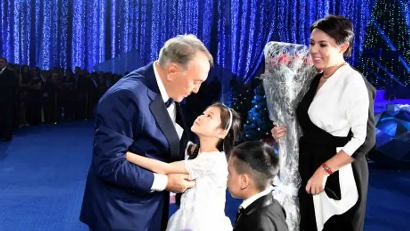 Аружан Саин рассказала о фото Назарбаева с маленькой девочкой