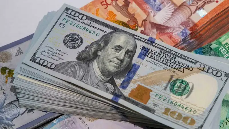 Курс доллара продолжил снижение на торгах 14 декабря