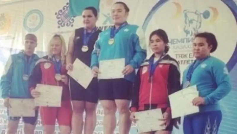 Акмолинские тяжелоатлеты завоевали восемь золотых медалей на чемпионате республики